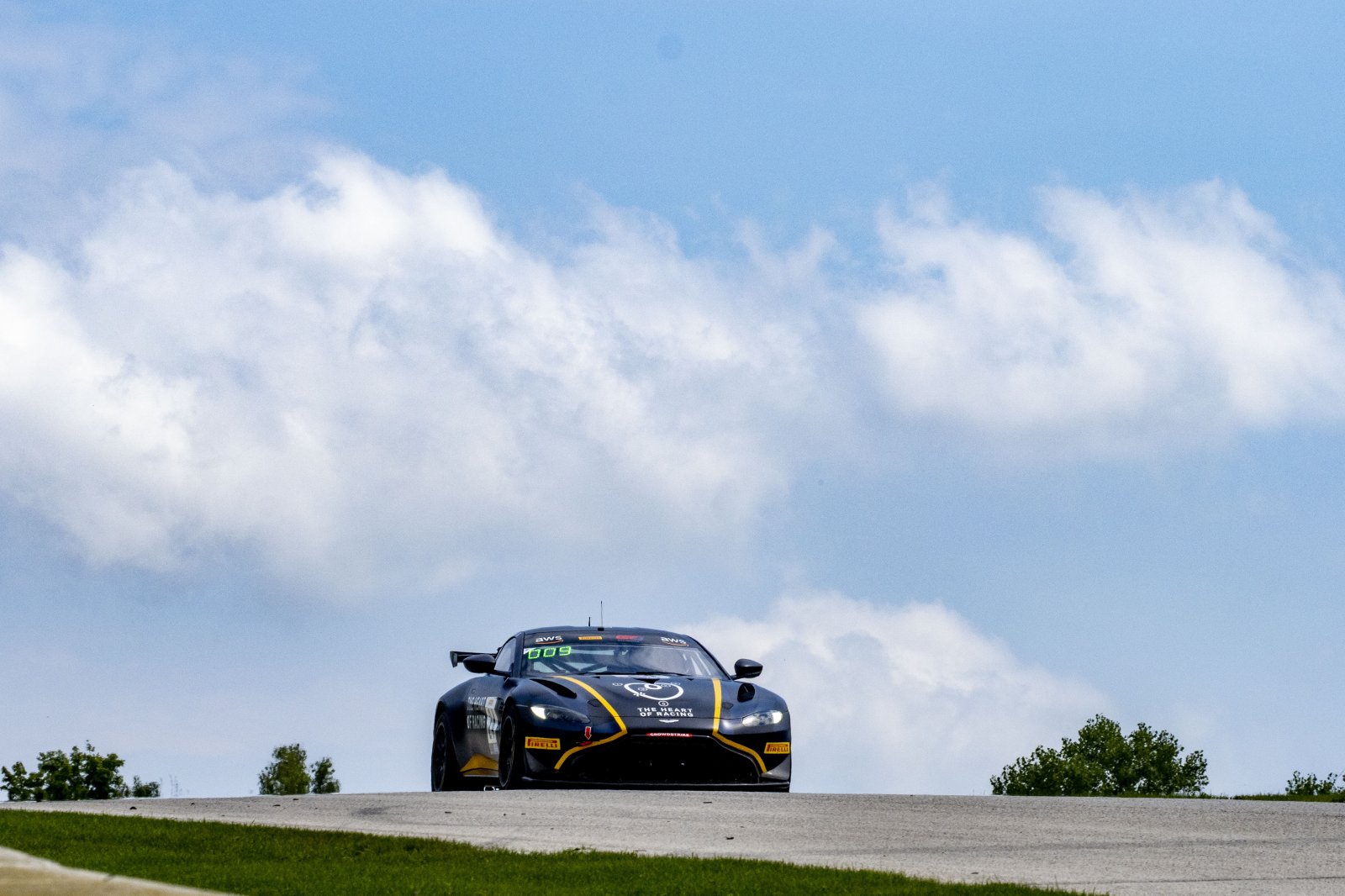 #25 Aston Martin Vantage AMR GT4 of Gray Newell and Ian James, Heart of Racing Team, GT4 America, Pro-Am, #24 Aston Martin Vantage AMR GT4 of Gray Newell and Ian James, SRO America, Road America, Elkhart Lake, WI, August 2022
 | Brian Cleary/SRO